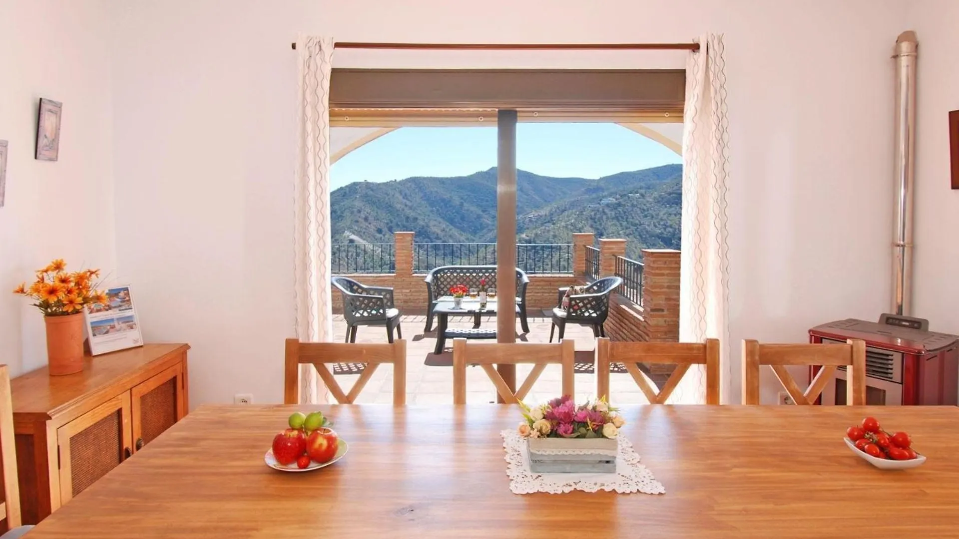 Holiday home Villa Jose 2, Beheizter Pool, Meerblick Comares